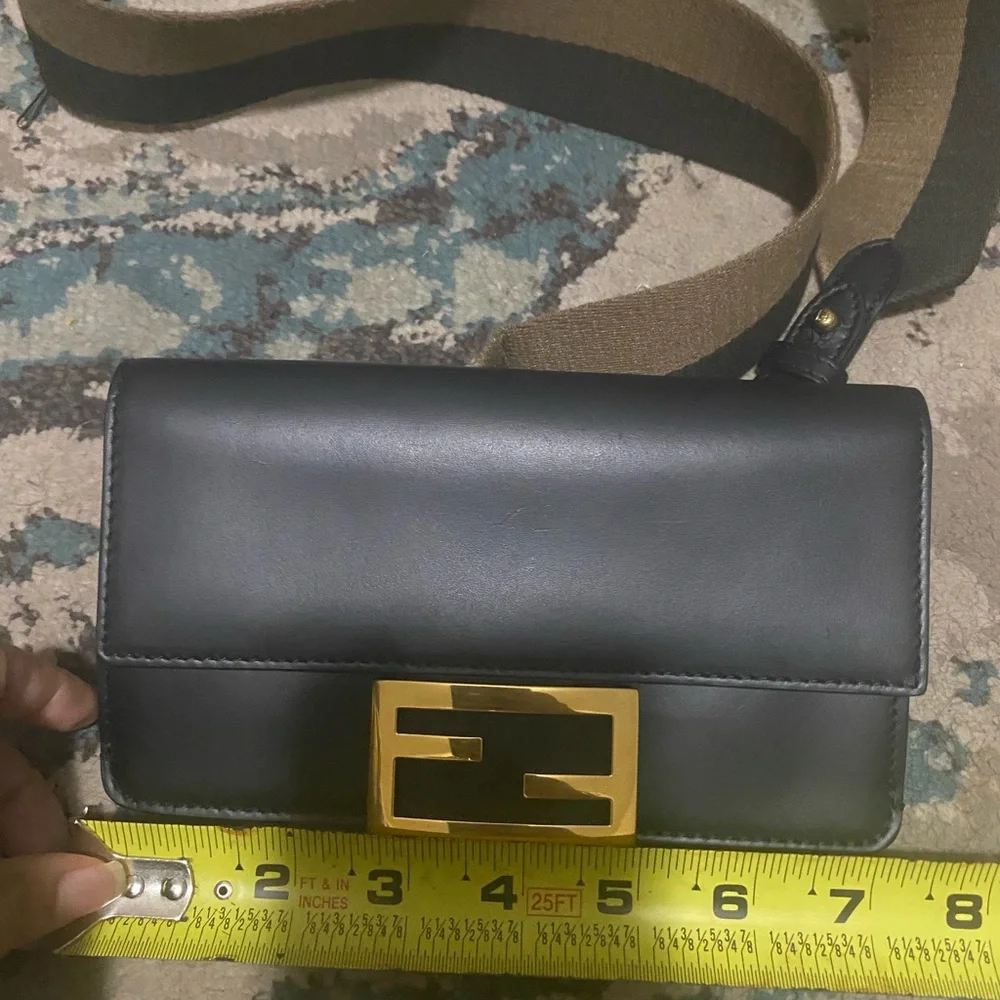 Authentic Fendi purse - Picture 6 of 9